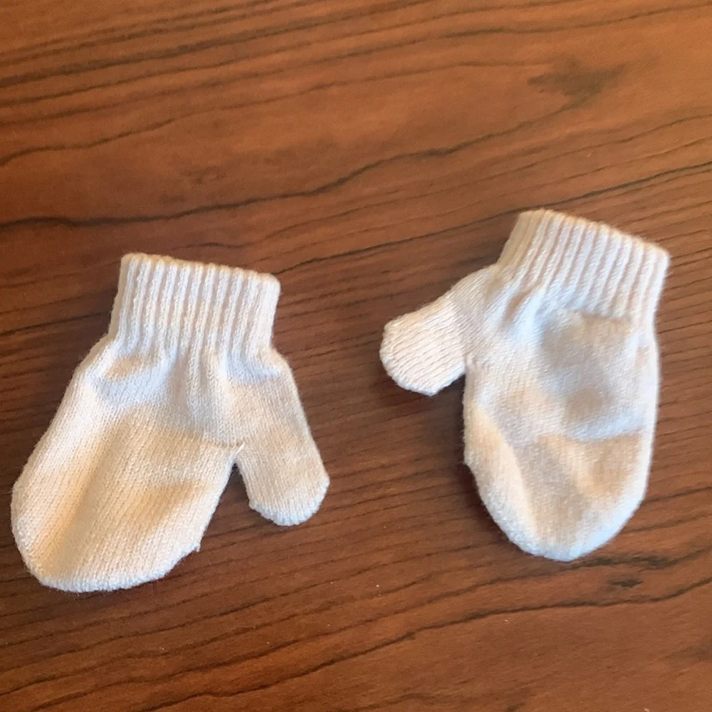 Toby newborn winter mittens